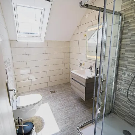 Mojcin Pisker House Vikendica